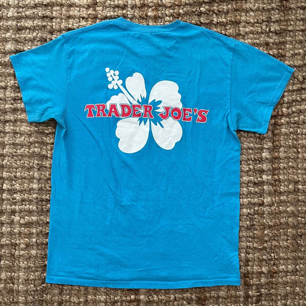 Trader Joe’s T Shirt Men’s M Blue Hibiscus Logo Graphic Cotton Blend Tee EUC